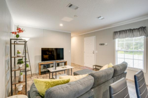 Sleek Home Near Downtown Lakeland with Yard!